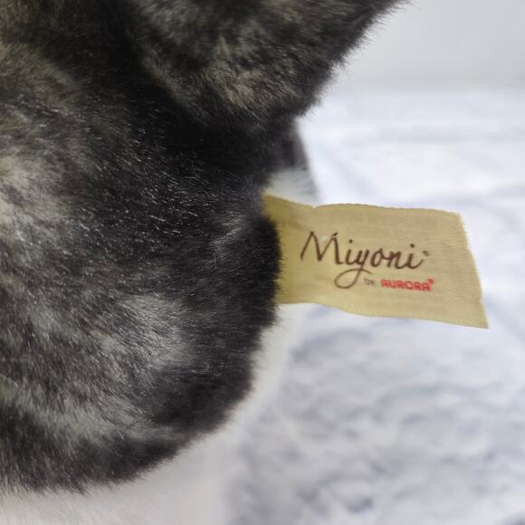 Miyoni Tots Aurora Realistic Husky Wolf Pup Plush Blue Eyes April 2024 10 inch - Picture 3 of 16